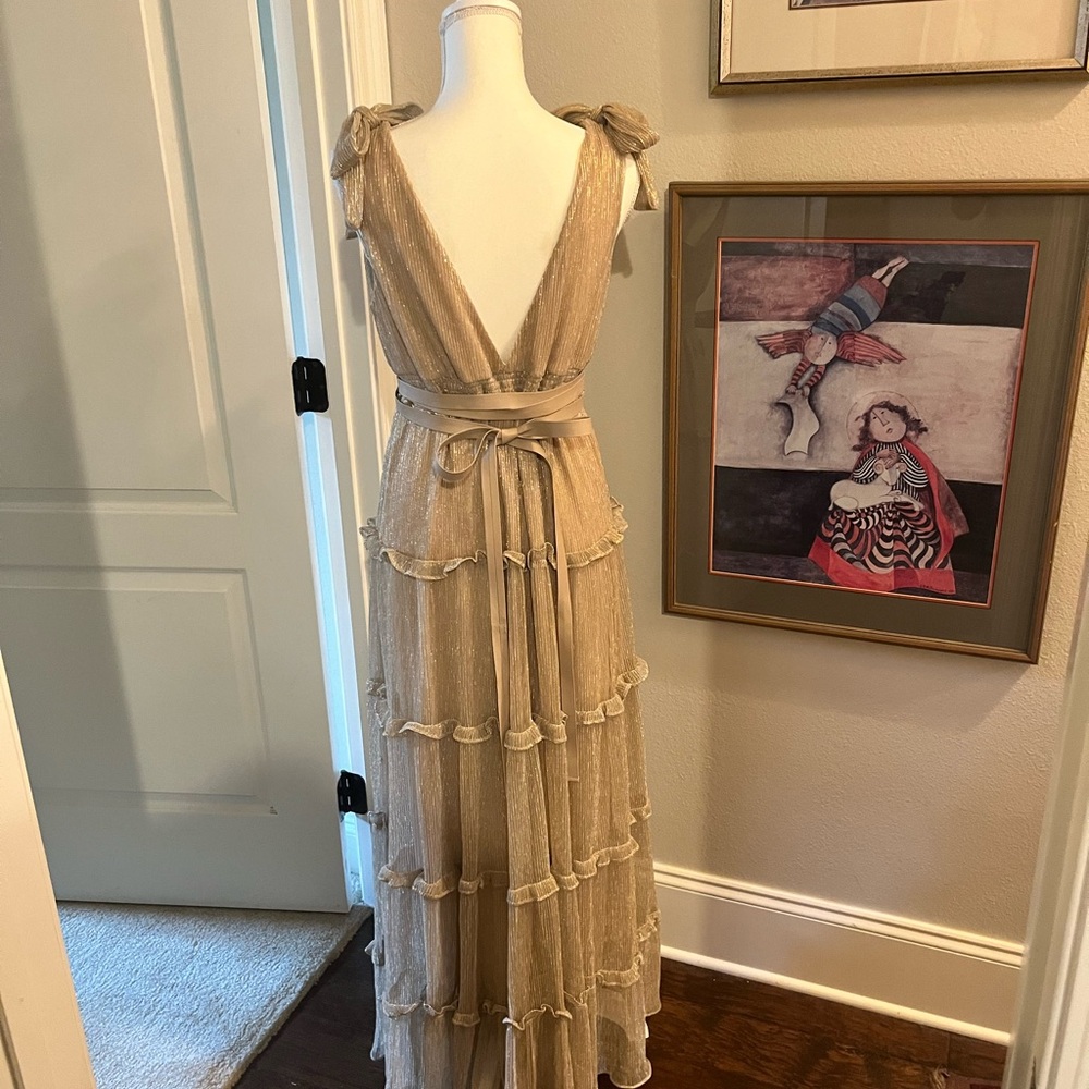 a loves a Elegant Gold Maxi Dress with bow shoulders and belted waist medium - Picture 3 of 5